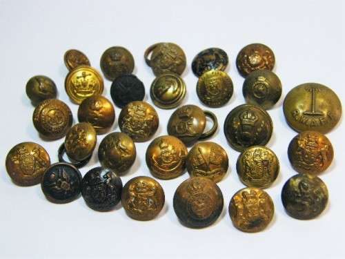Lot of 30 military buttons