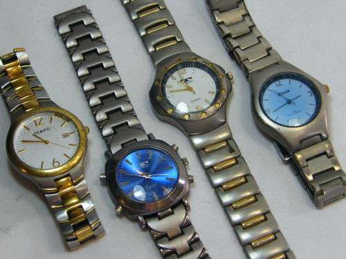 Lot of quartz watches for spares - working but missing numbers & strap clips