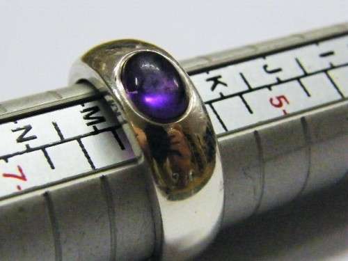 Sterling silver ring with cabochon amethyst - weighs 4g - size L