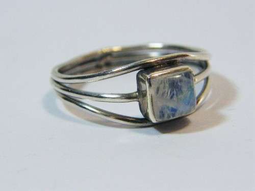 Silver triple band ring with moonstone - weight 1.9g - no hallmarks - size O