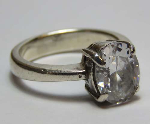 Sterling silver ring with cubic zirconia - Weighs 4.0 grams - Size Between K and L
