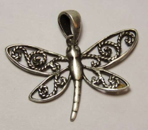 Sterling silver butterfly pendant - Weighs 1.6 grams