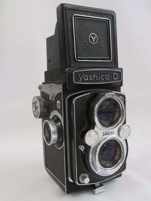 Vintage Yashica-D twin lens reflex camera - Working but service recommended - Serial D7060551