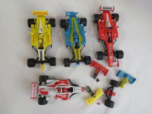 Lot of 4 Broken Formula 1 racing cars - Not working - @ CRAZY R1 start