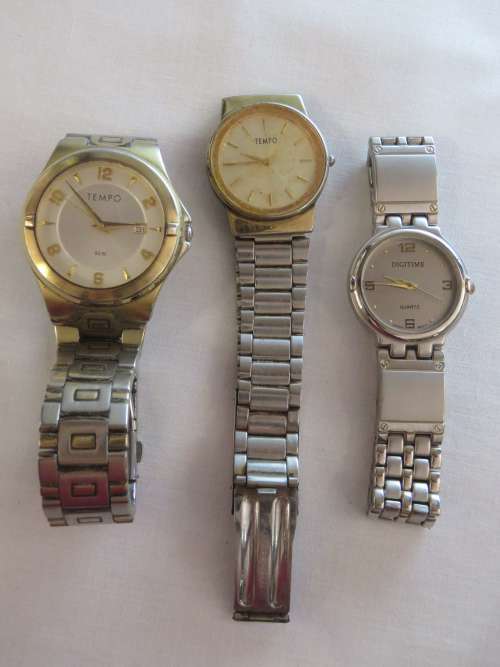 Lot of 3 Quarts mens watches - Working