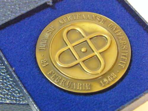Randse Afrikaanse Universiteit 24 February 1968 medallion @ crazy R1 start
