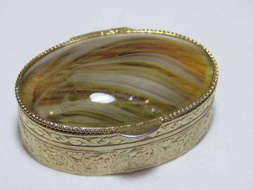 Beautiful vintage pill box/ snuff box