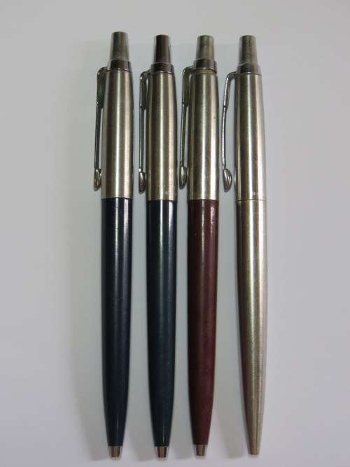 Lot of 4 Parker pens with no inners