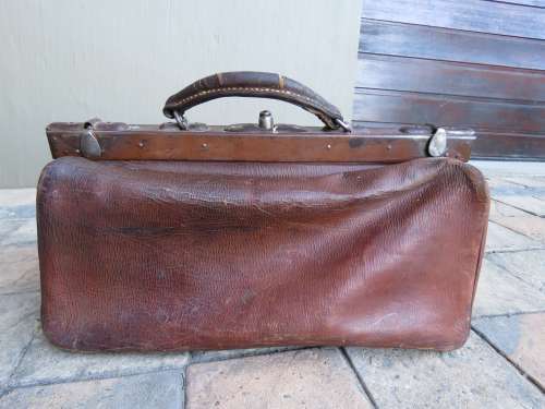 Antique leather Doctor's medical bag - Lock faulty - 42cm long
