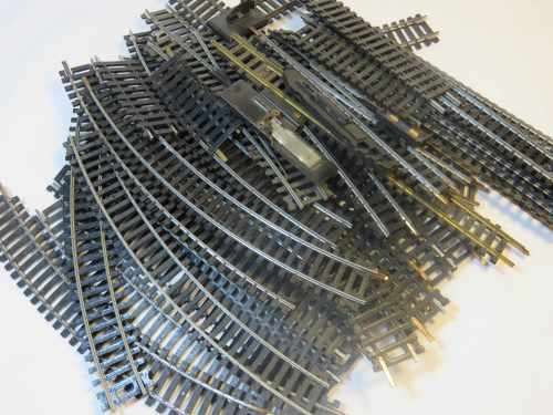 Lot of 36 HO scale railway tracks
