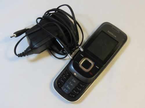 Nokia 2680 Slide with charger