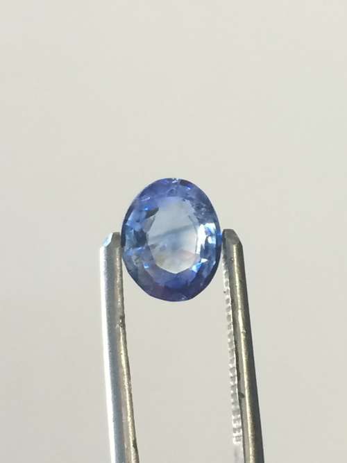 Blue oval Sapphire with chips and flaws - 1.38ct