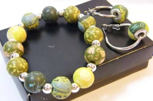 Set of Yoga beadz bracelet & earrings