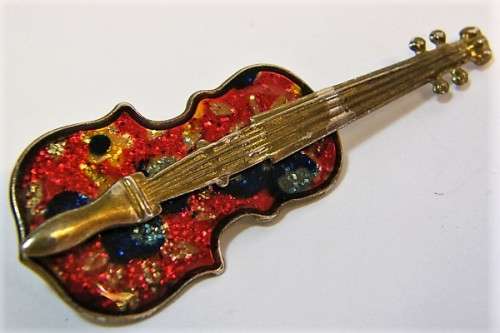 Beautiful violin fashion brooch