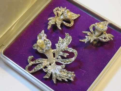 Beautiful vintage Marcasite brooch and earrings set with imitation pearl