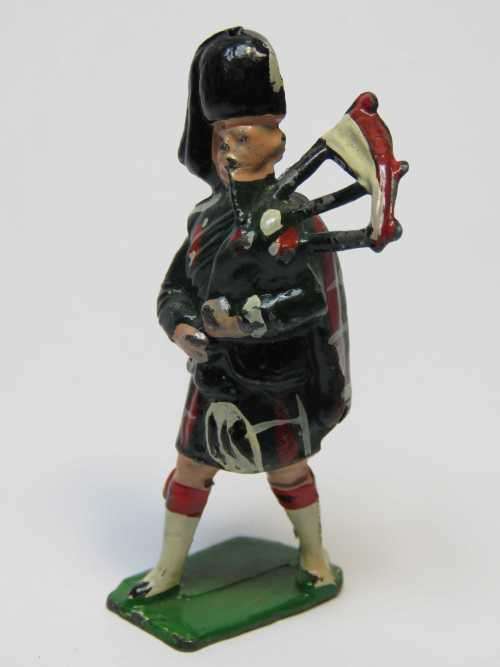 Vintage Scottish piper lead soldier