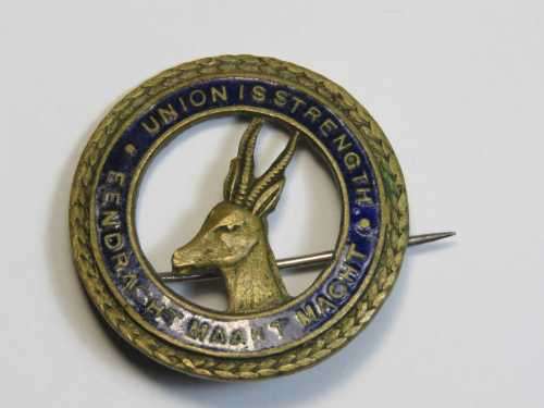 SA Union defence force sweetheart brooch - Enamelled