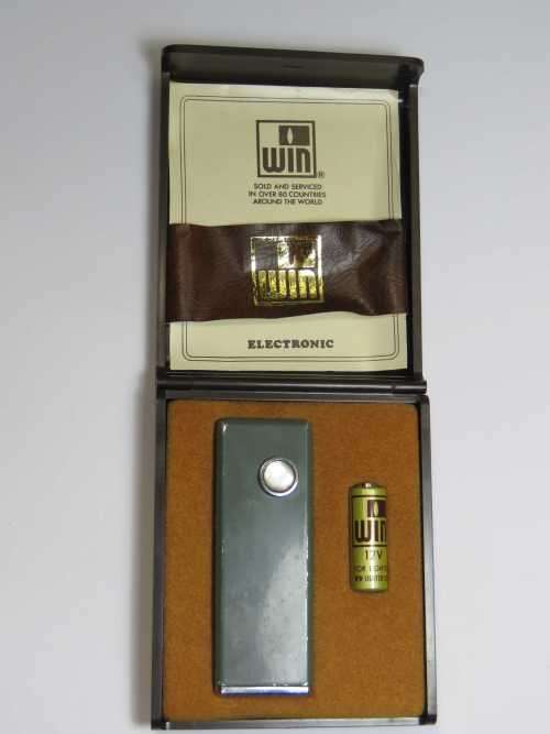 Vintage WIN electronic pocket lighter in case - Not working