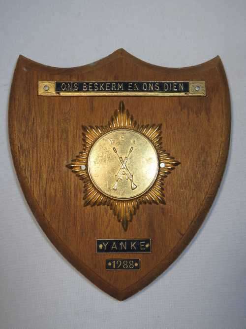 SA Police 1988 Yanke commemorative plaque - Ons beskerm en ons dien