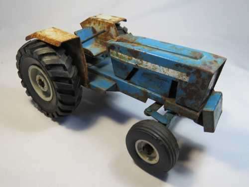 Vintage Ford 6600 metal toy tractor - Well used, no steering wheel