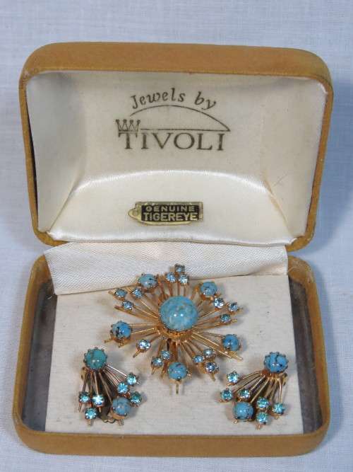 Vintage set of gold plated brooch and earrings with turquoise