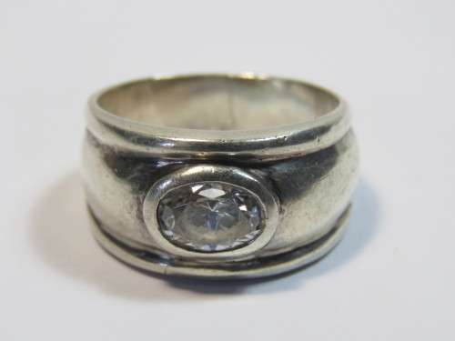 Sterling silver cubic zirconia ring - Weighs 6.7g - Size O