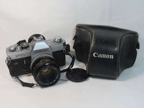 Vintage Canon FTB 35mm camera with Canon 50mm 1:1,8 SC lens - Clean lens - Working