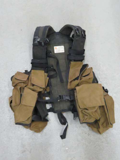 SADF Pattern 83 battle jacket - Missing front buckle clip