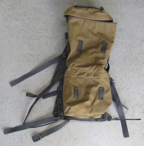 Part of a SADF M83 battle jacket - Was converted for hydration pack - Zip broken - 49 x 20 cm