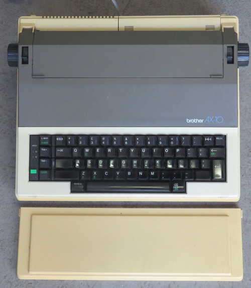 Brother AX-10 electronic typewriter - Fully functional - Size 34 x 37 - Cord 201 cm