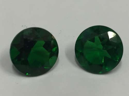2 Round green gemstones - Unidentified - Possibly synthetic - 3.11 carat