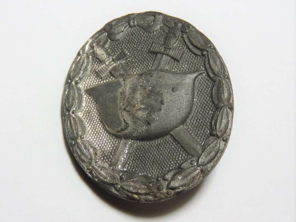 Replica German WW2 wound badge