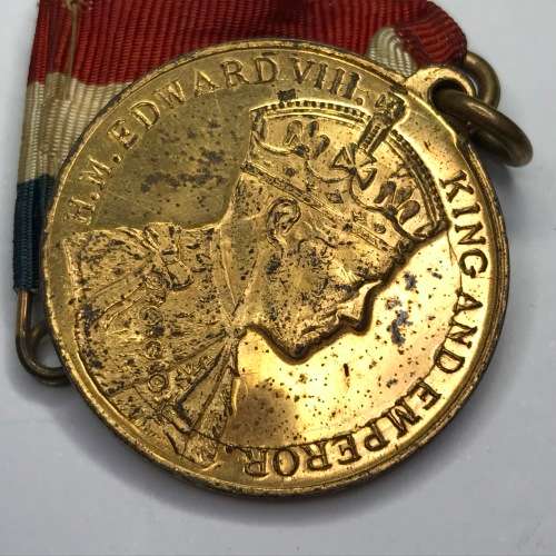 Coronation medal for king Edward the 8th with ribbon, excellent condition