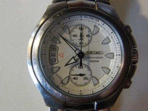 Seiko Chronograph mens quartz wristwatch, working but needs a service - as per photo