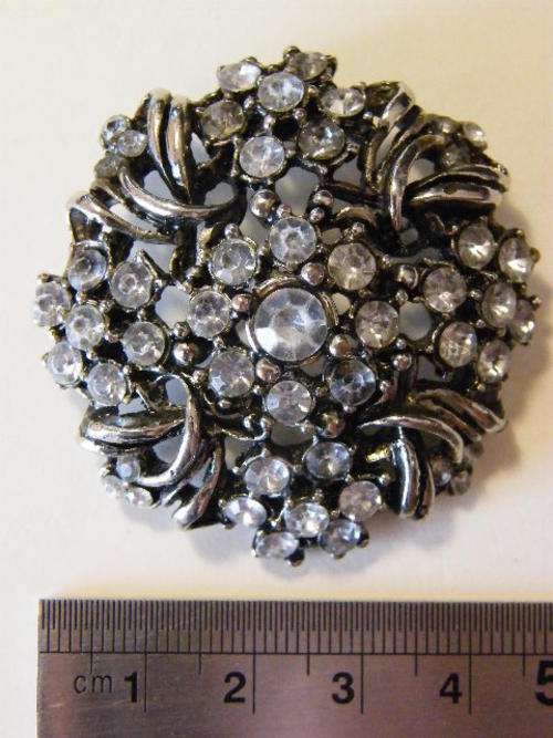 Vintage fashion brooch - good quality