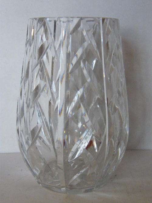 Handmade Crystal vase, weighs 1283 grams, 18cm high - Decmarkdown