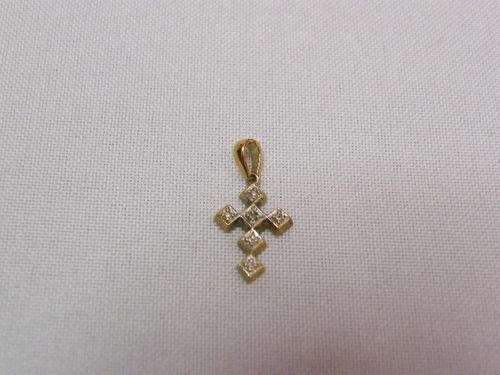 9kt Gold Cross with Small Diamonds - weighs 1 gram - as per photo