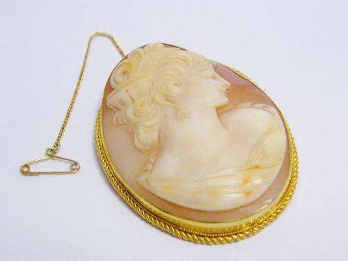Vintage 9kt Gold Large Cameo with Safety Chain - Excellent Condition - as per photo