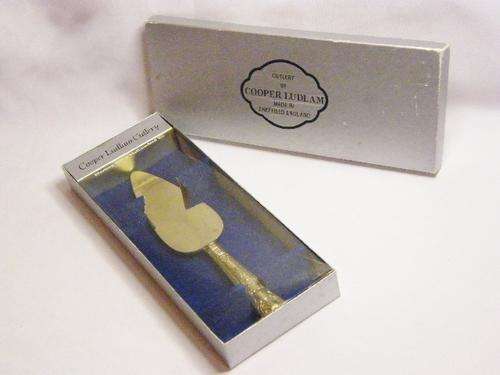 Vintage Cooper Ludlam Cutlery Cake Lifter with Sterling Silver Hallmarked Handle, as per photo