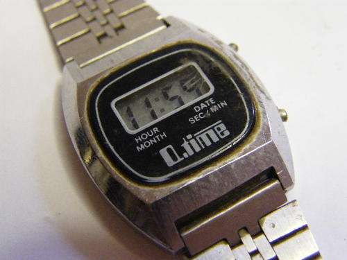 Vintage Q-Time Ladies Digital Watch - working - as per photo