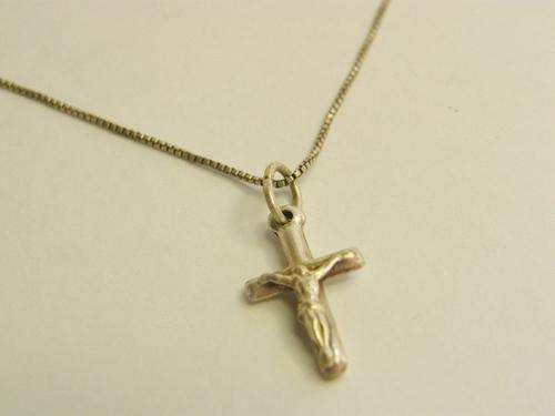 Sterling Silver Necklace with Jesus on the Cross Pendant - weighs 3.0 g - as per photo