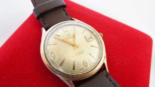 VIntage Roamer manual wind mens watch - working - need new glass - in box - as per photo