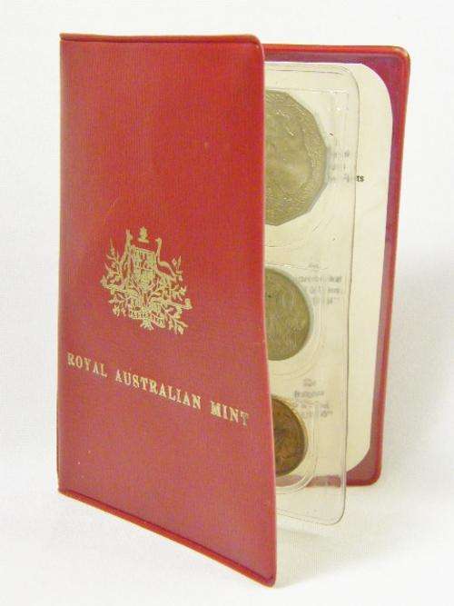 1970 Royal Australian mint coin booklet - @ CRAZY R1 start