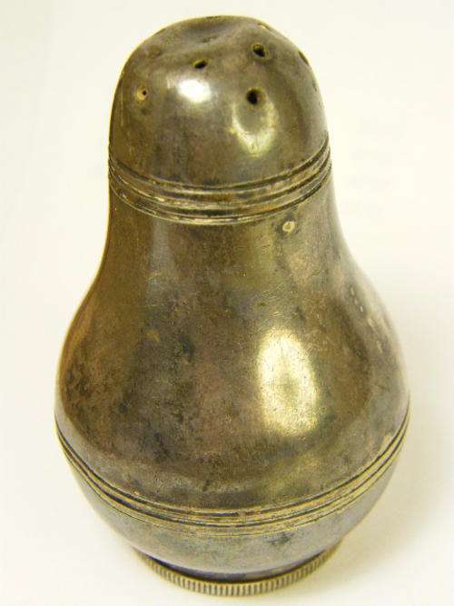 Vintage Gladwin silverplated salt sprinkler with coat of arms on side - @ Crazy R1 start