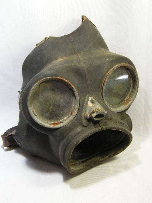 WW2 gas mask - as per photo