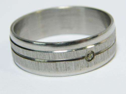 Mens fashion ring with small white stone - size V - as per photo