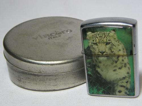 Vintage Vincero gas lighter with picture of leopard in original tin - needs a flint - as per photo