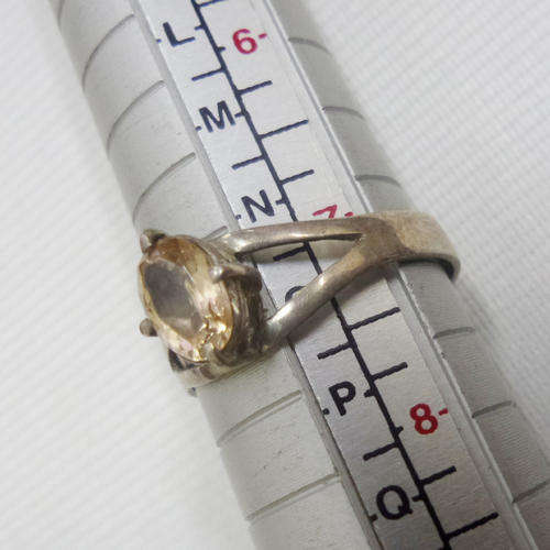 Vintage sterling silver ring with peach colour stone - weighs 1.9g - size O - as per photo