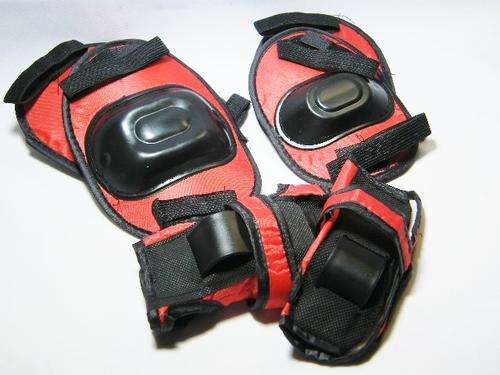 Set of kids protection gear for bicycle, roller blades or skateboarding - as per photo