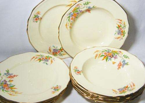 Set of 12 Alfred Meakin soup bowls & dinner plates - as per photo